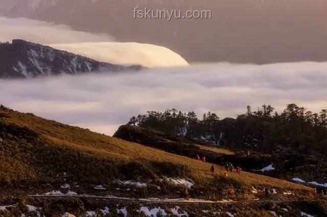 🏔️《云岿山徒步之旅：挑战与美景并存的探险》